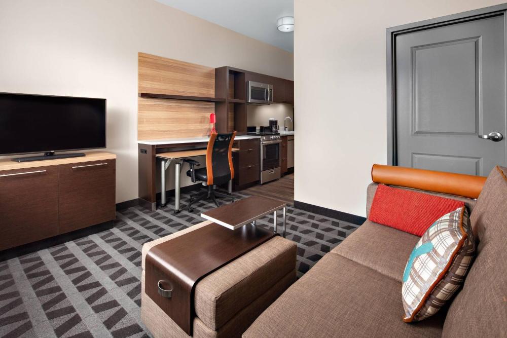 1 Bedroom Suite, 1 King interior